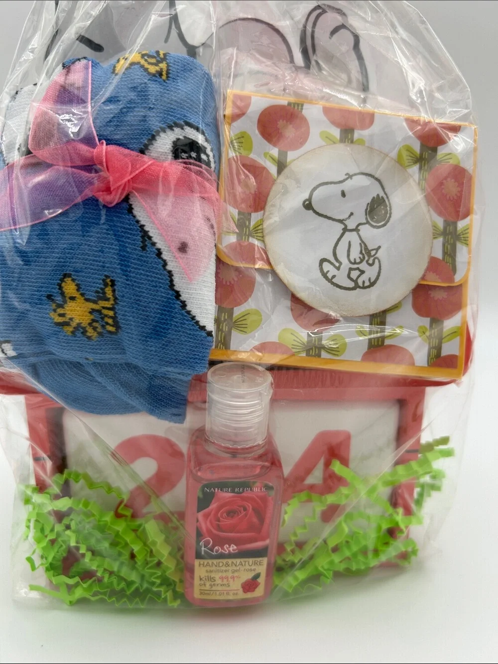 Snoopy Gift Set Perpetual Calendar, Pair of Socks, Post-it Note &Hand Sanitizer